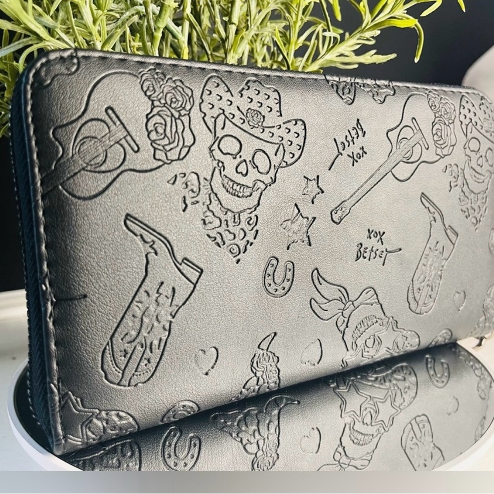Betsey Johnson Black Tattoo Graphic Zip Around Wallet Wristlet Western NWT - Picture 2 of 3